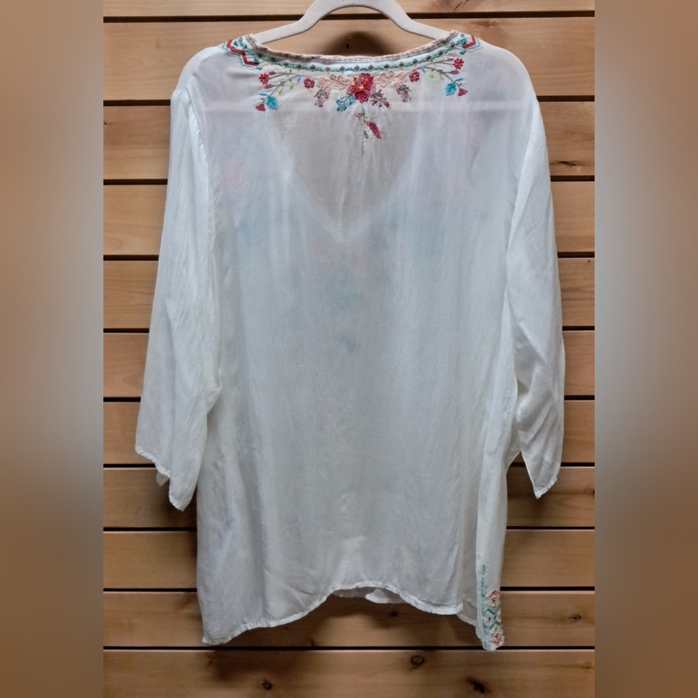 Johnny Was Silk Floral Embroidered Blouse Size XL - Picture 2 of 4